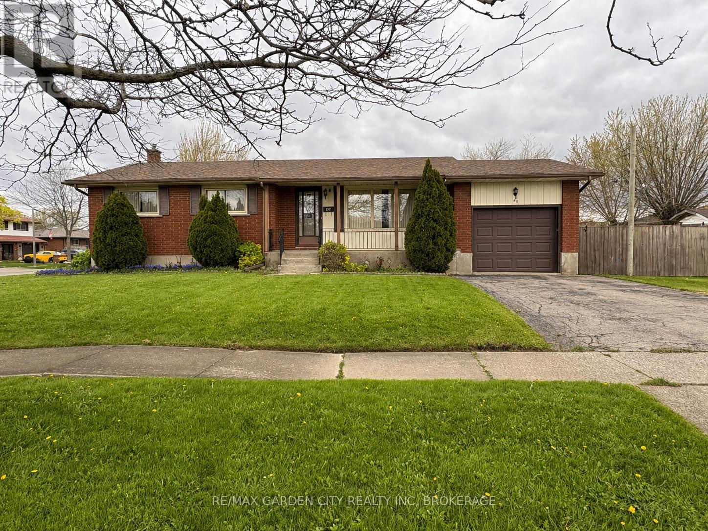69 STRATHMORE CRESCENT, Welland, Ontario
