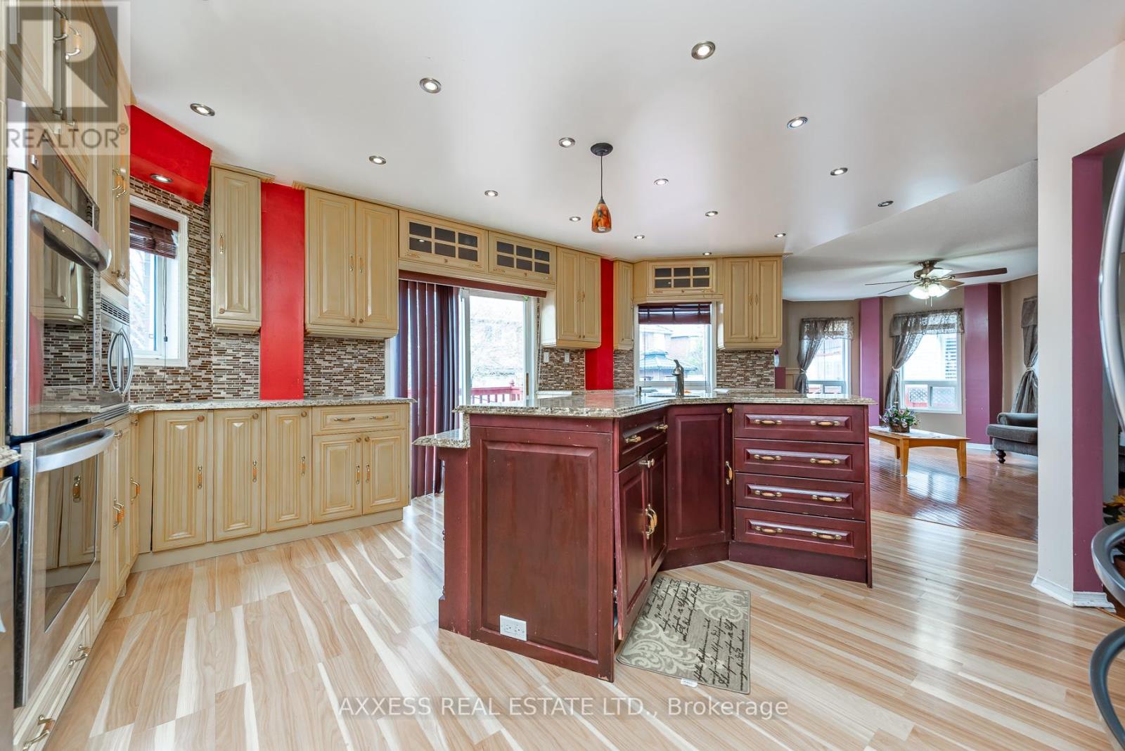 975 Bristol Road W, Mississauga, Ontario  L5V 2N9 - Photo 3 - W13073272