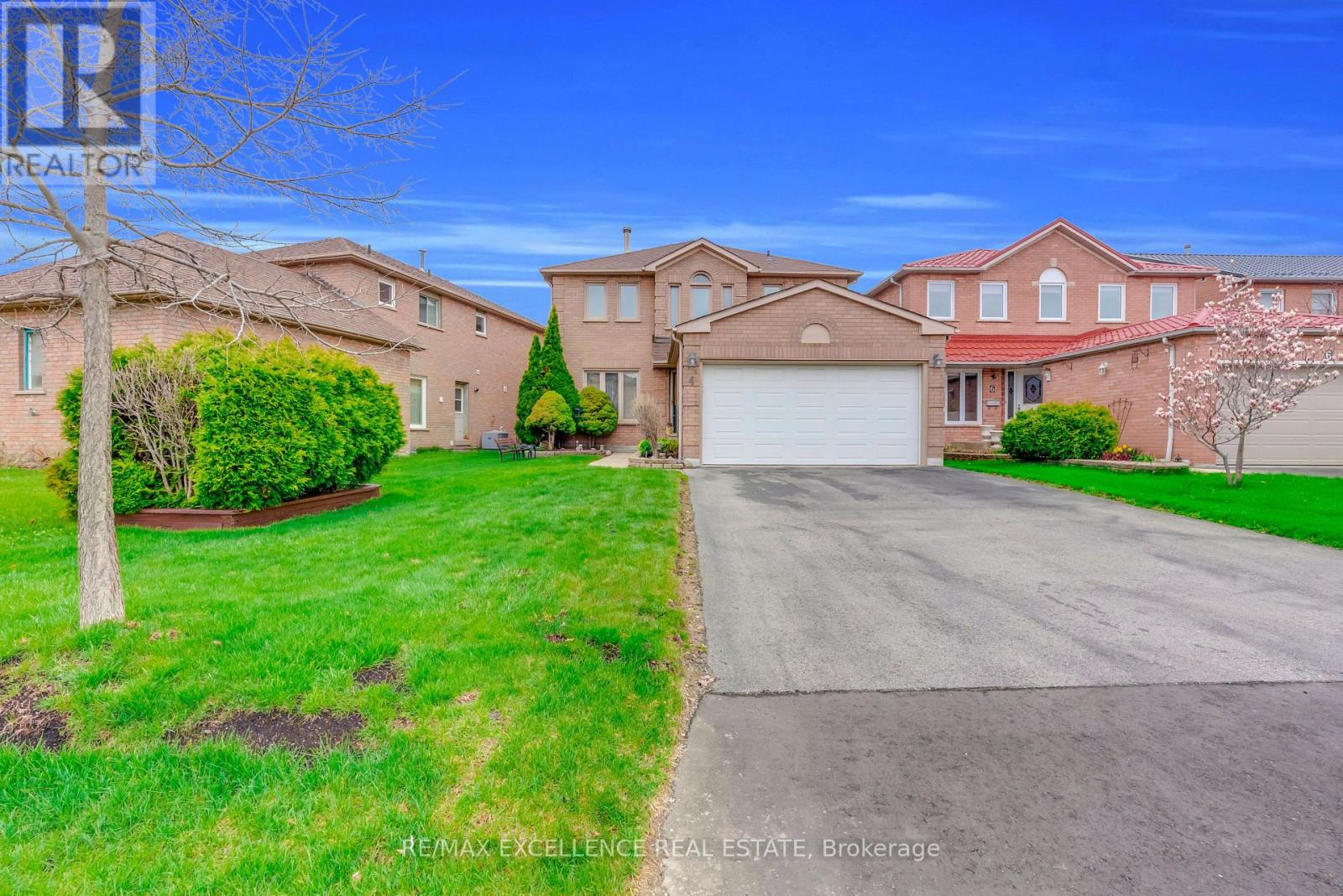 4 Novella Place, Brampton, Ontario  L6S 5X1 - Photo 2 - W13056586