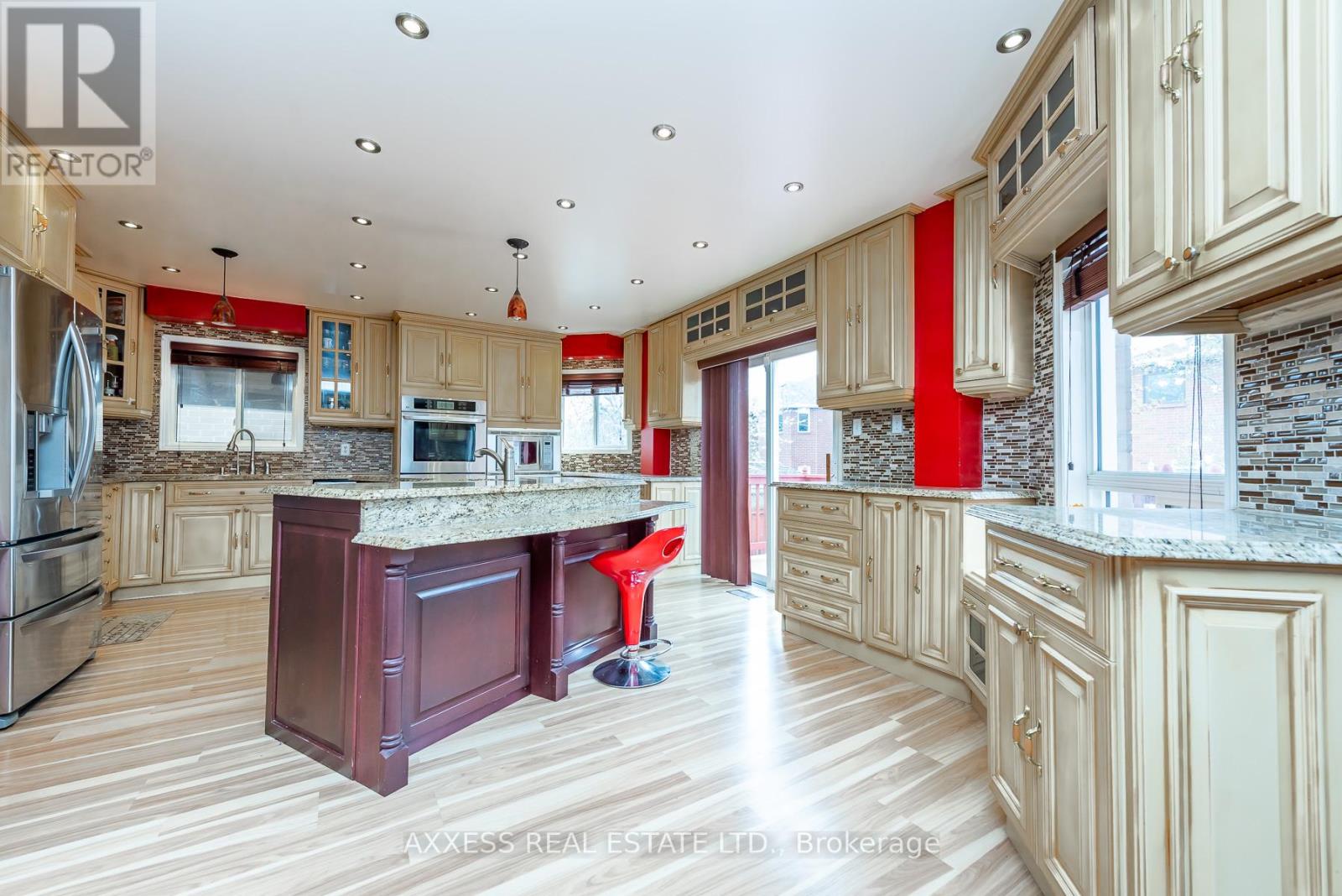 975 Bristol Road W, Mississauga, Ontario  L5V 2N9 - Photo 4 - W13073272