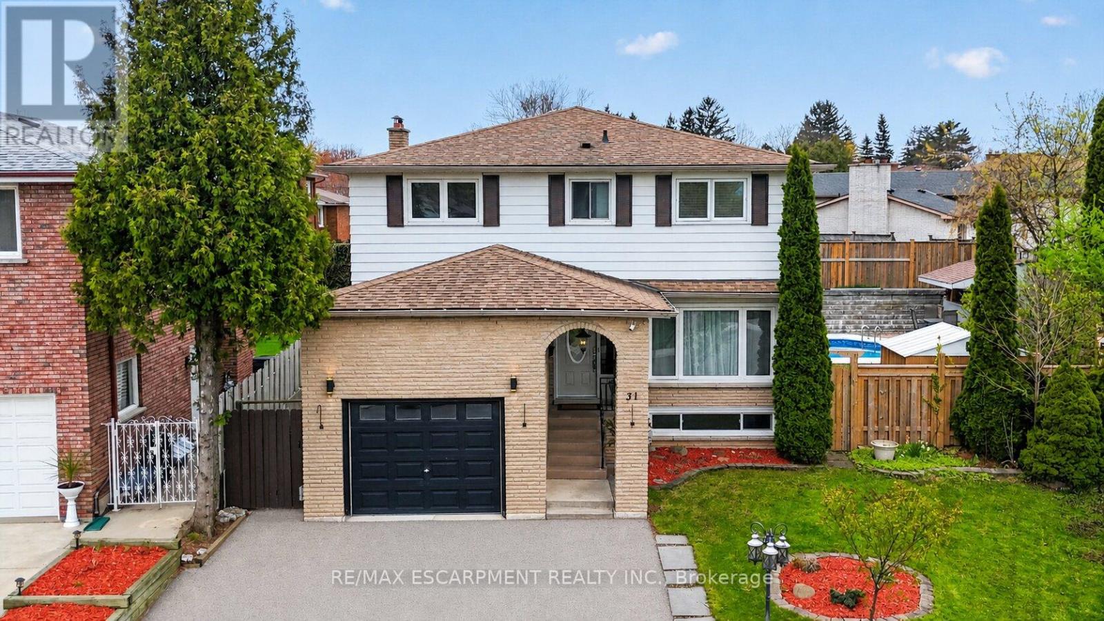 31 Maynard Street, Hamilton, Ontario  L9B 1R9 - Photo 2 - X13052812