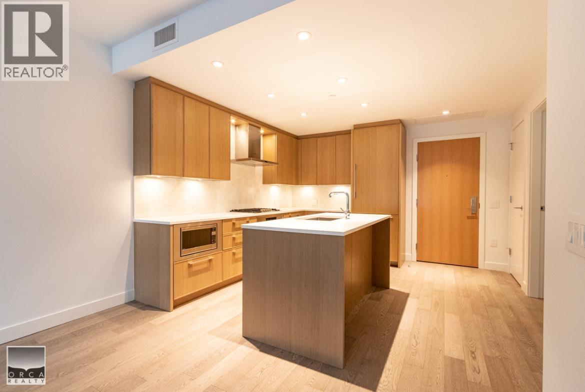 305 3220 Connaught Crescent, North Vancouver, British Columbia  V7R 2V6 - Photo 3 - R3118650