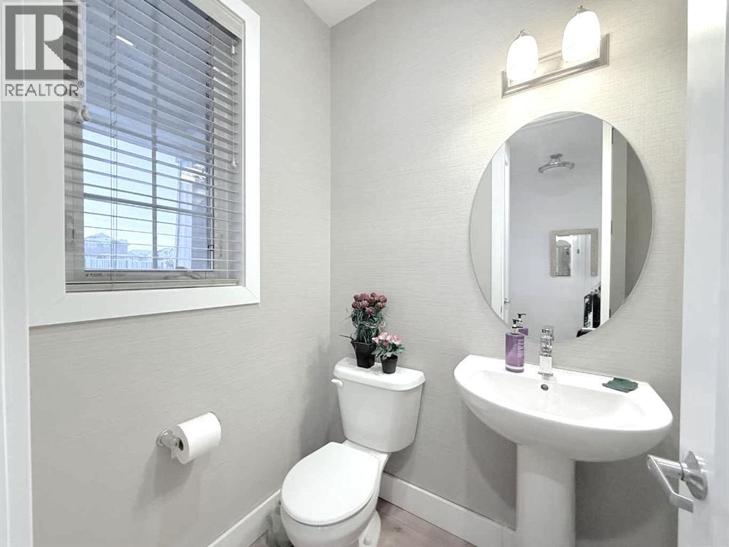 148 Carrington Circle NW, Calgary, Alberta  T3P 0Y6 - Photo 4 - A2276101