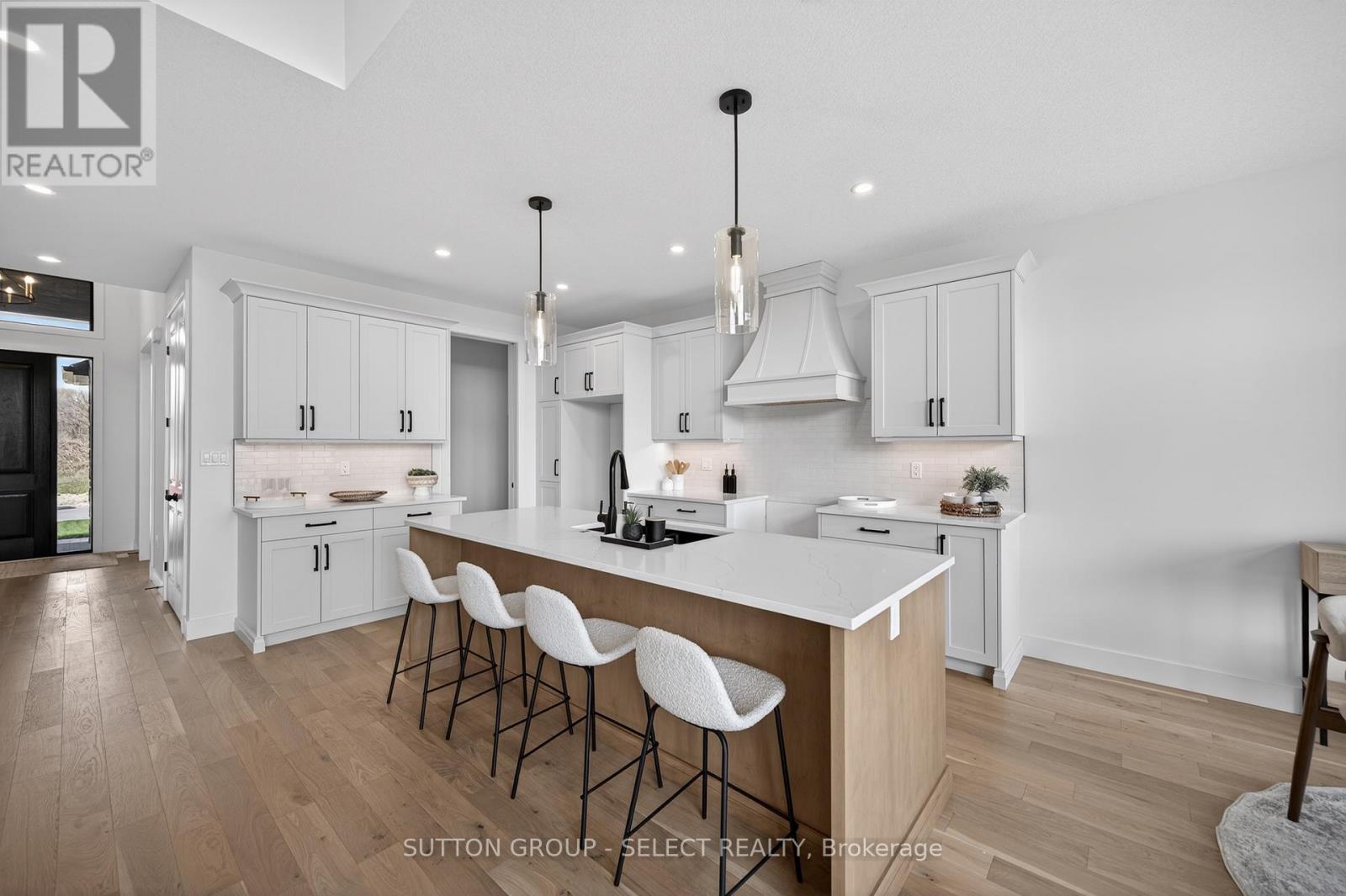 134 Harvest Lane, Thames Centre, Ontario  N0L 1G3 - Photo 13 - X12421126