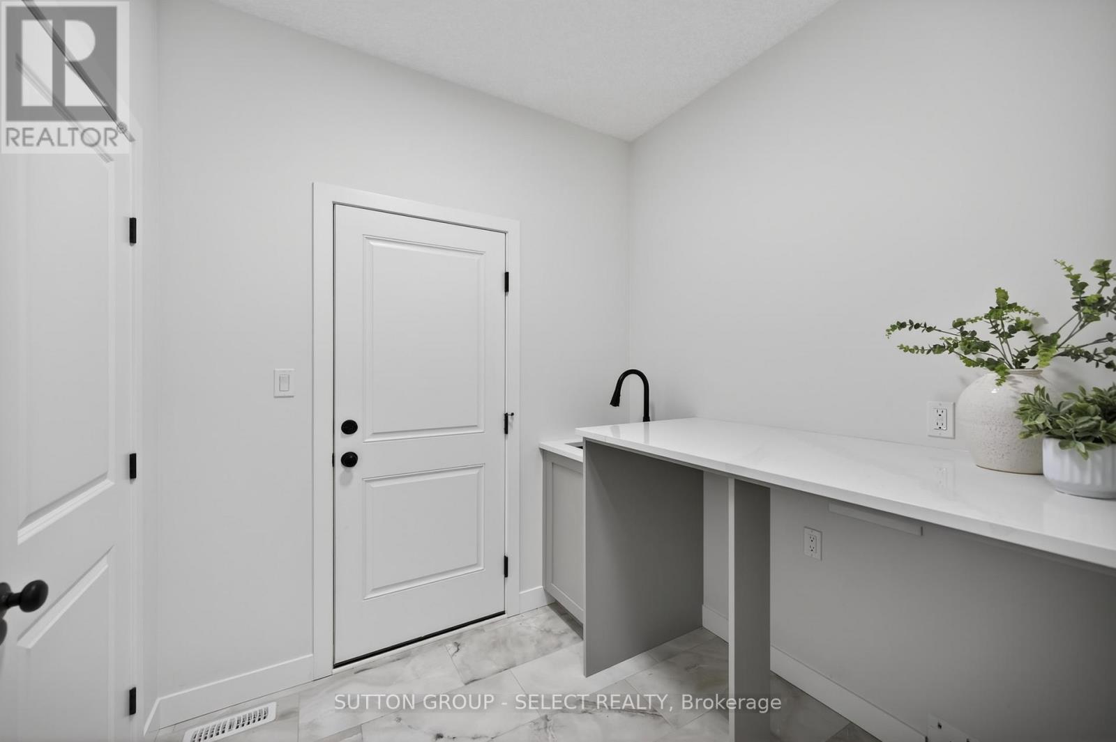 134 Harvest Lane, Thames Centre, Ontario  N0L 1G3 - Photo 26 - X12421126