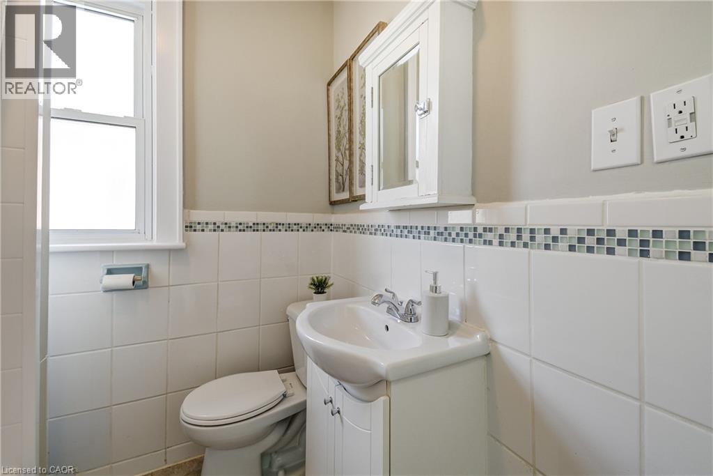 53 East 19th Street, Hamilton, Ontario  L9A 4R9 - Photo 15 - 40819564