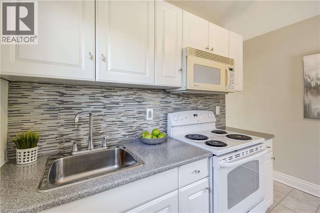 53 East 19th Street, Hamilton, Ontario  L9A 4R9 - Photo 11 - 40819564