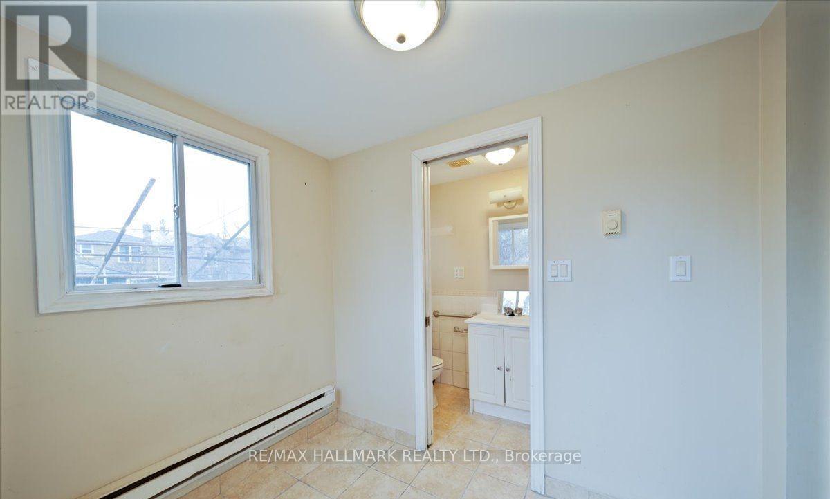 39 Lanark Avenue, Toronto, Ontario  M6C 2B5 - Photo 12 - C13058744