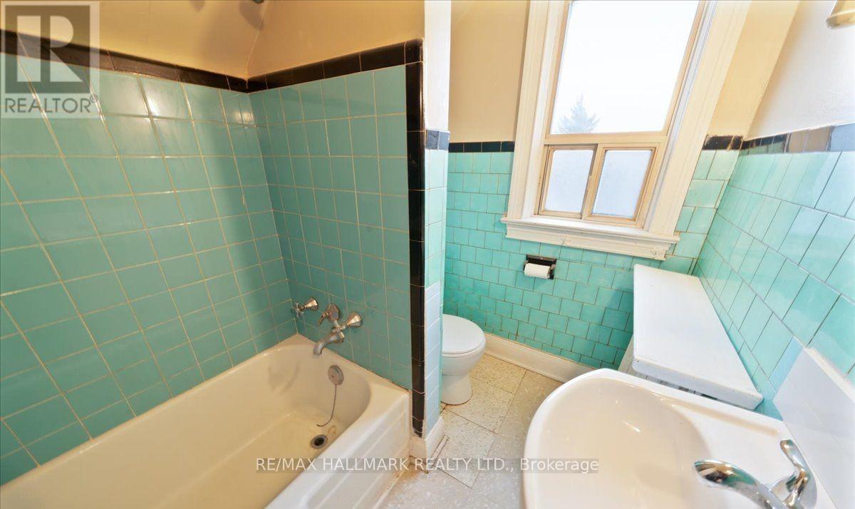39 Lanark Avenue, Toronto, Ontario  M6C 2B5 - Photo 15 - C13058744