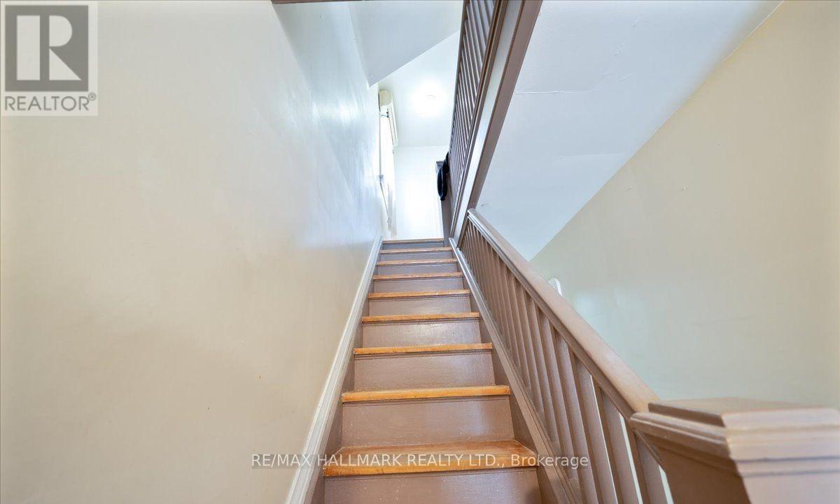 39 Lanark Avenue, Toronto, Ontario  M6C 2B5 - Photo 13 - C13058744