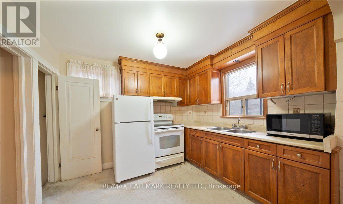 39 Lanark Avenue, Toronto, Ontario  M6C 2B5 - Photo 11 - C13058744