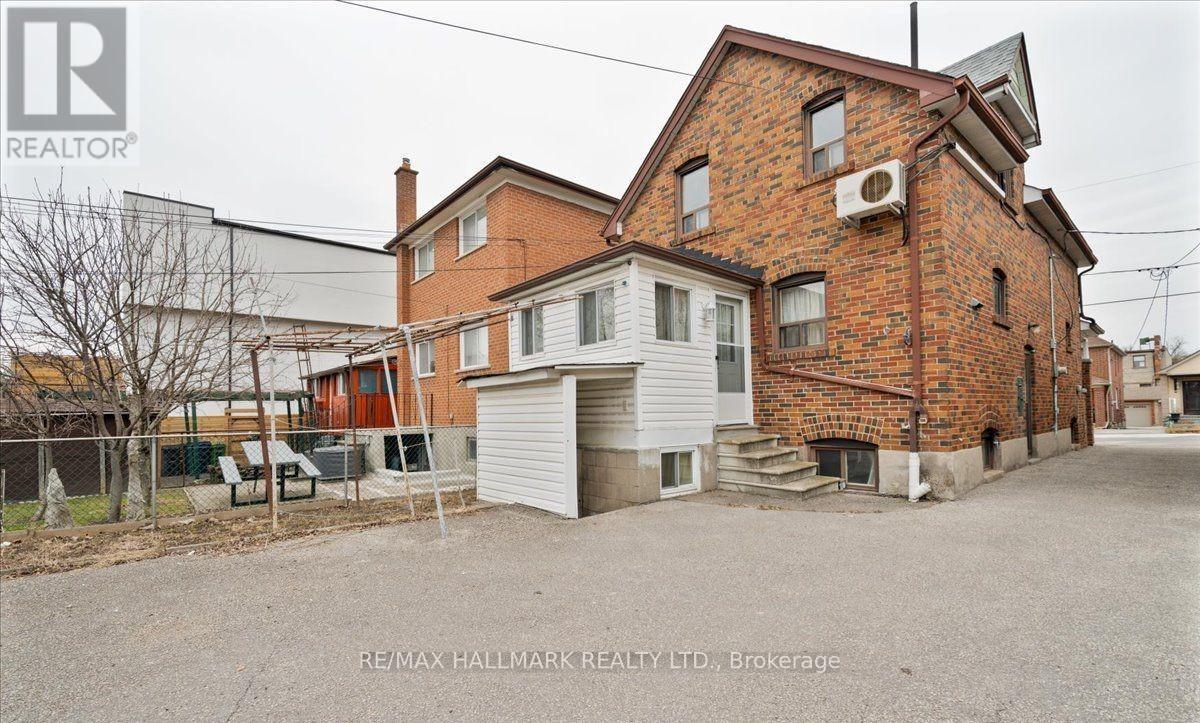 39 Lanark Avenue, Toronto, Ontario  M6C 2B5 - Photo 18 - C13058744