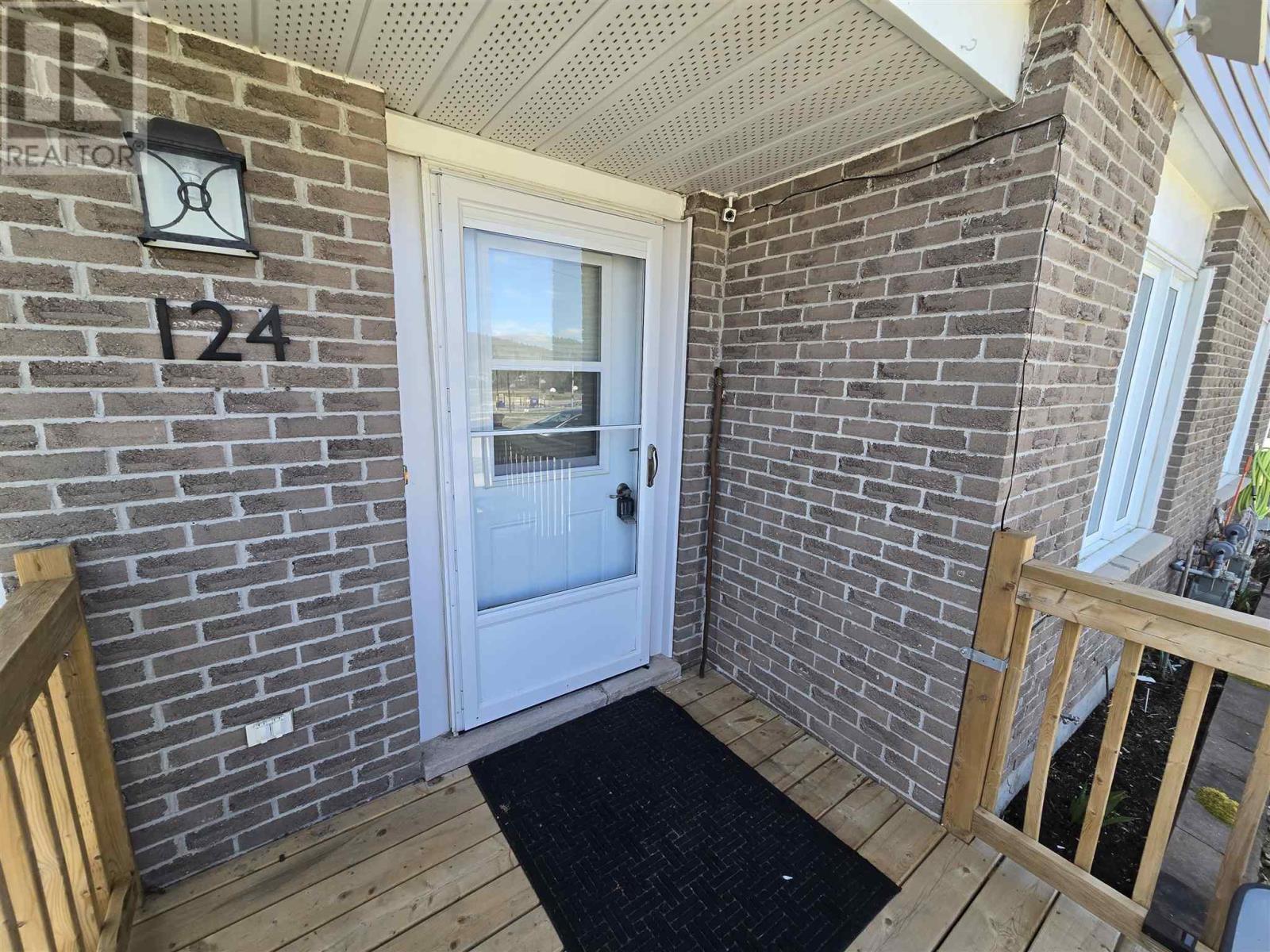 124 Hergott Ave, Elliot Lake, Ontario  P5A 3B3 - Photo 2 - SM260789
