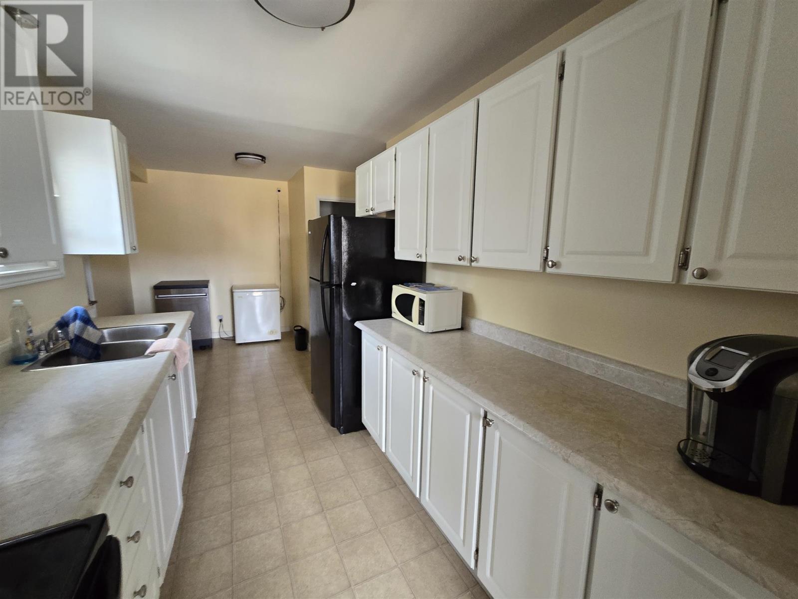 124 Hergott Ave, Elliot Lake, Ontario  P5A 3B3 - Photo 3 - SM260789