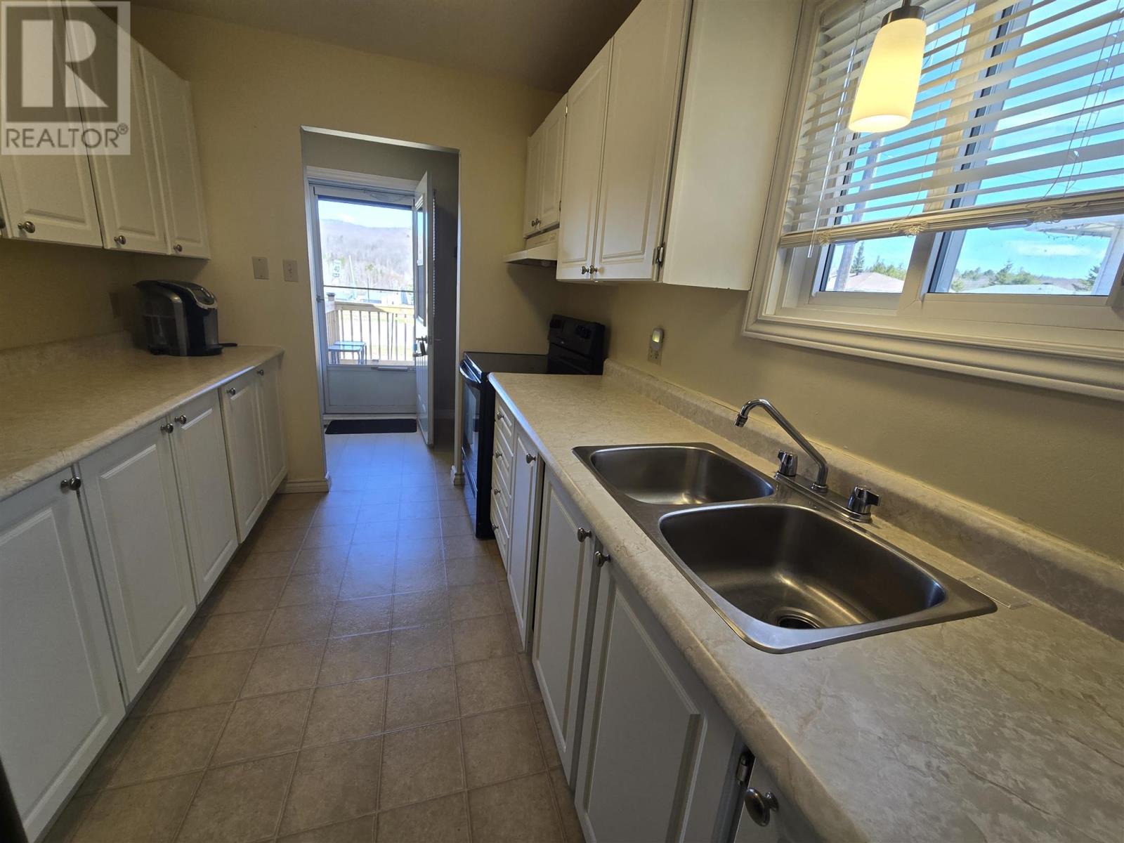124 Hergott Ave, Elliot Lake, Ontario  P5A 3B3 - Photo 5 - SM260789