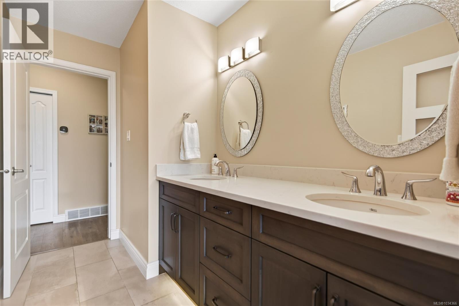 1015 Kingsley Cres, Comox, British Columbia  V9M 3R7 - Photo 24 - 1034366