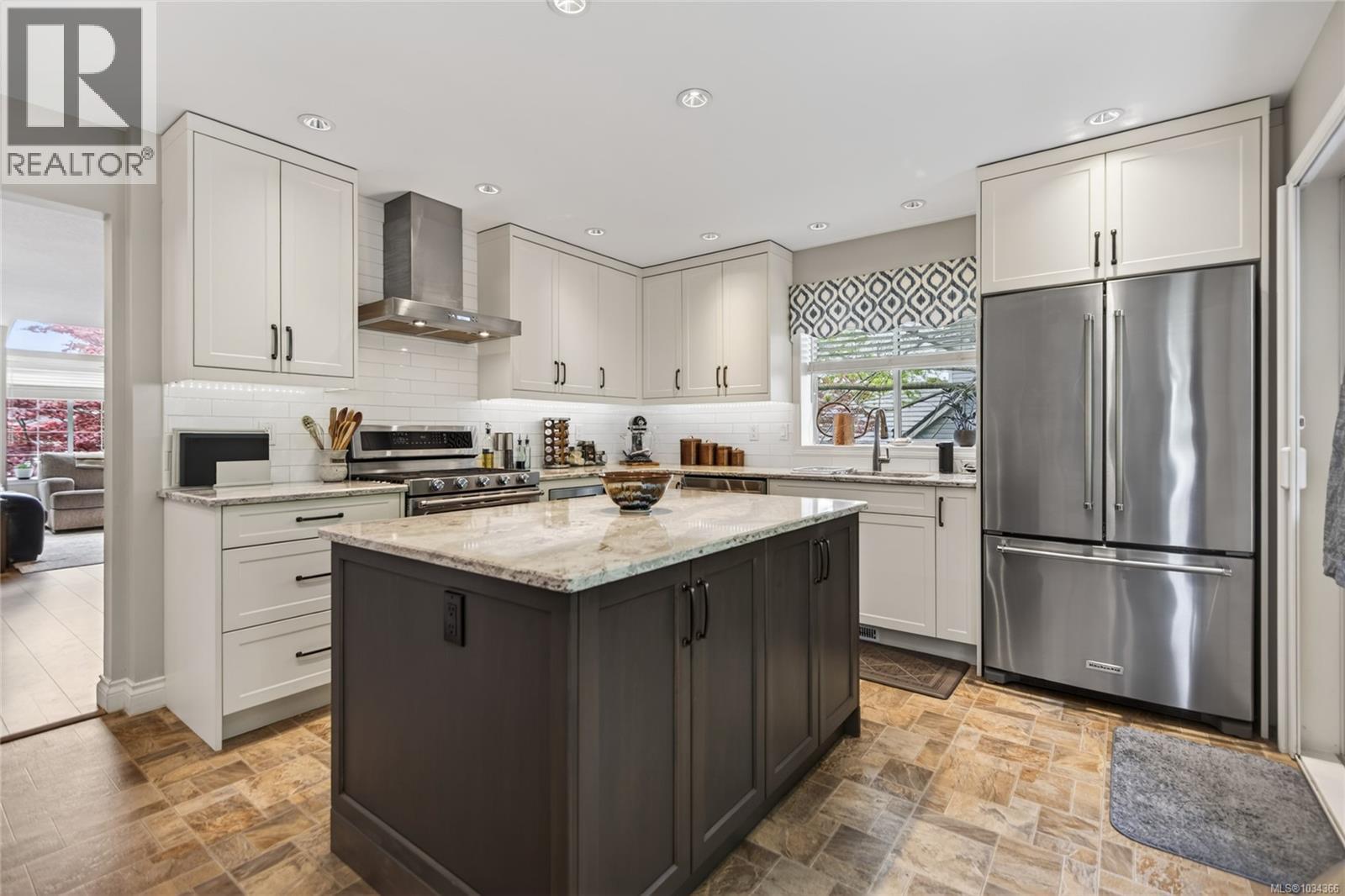 1015 Kingsley Cres, Comox, British Columbia  V9M 3R7 - Photo 7 - 1034366