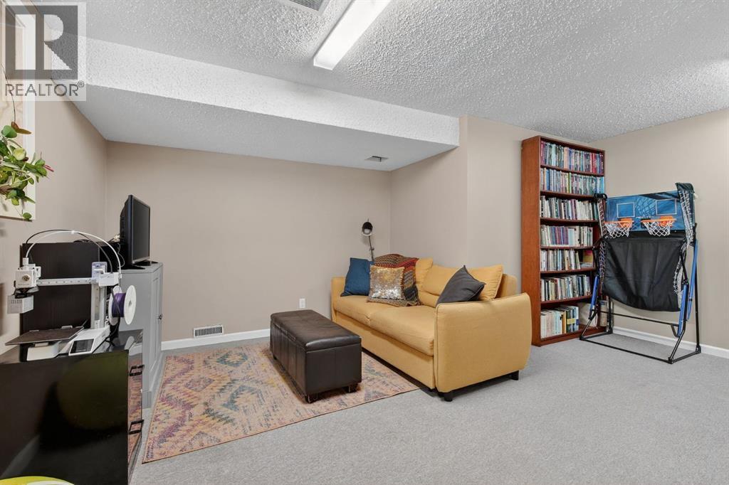 161 Midbend Place SE, Calgary, Alberta  T2X 2K1 - Photo 10 - A2304292