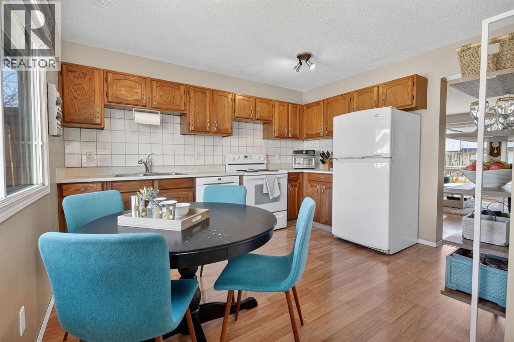 161 Midbend Place SE, Calgary, Alberta  T2X 2K1 - Photo 5 - A2304292