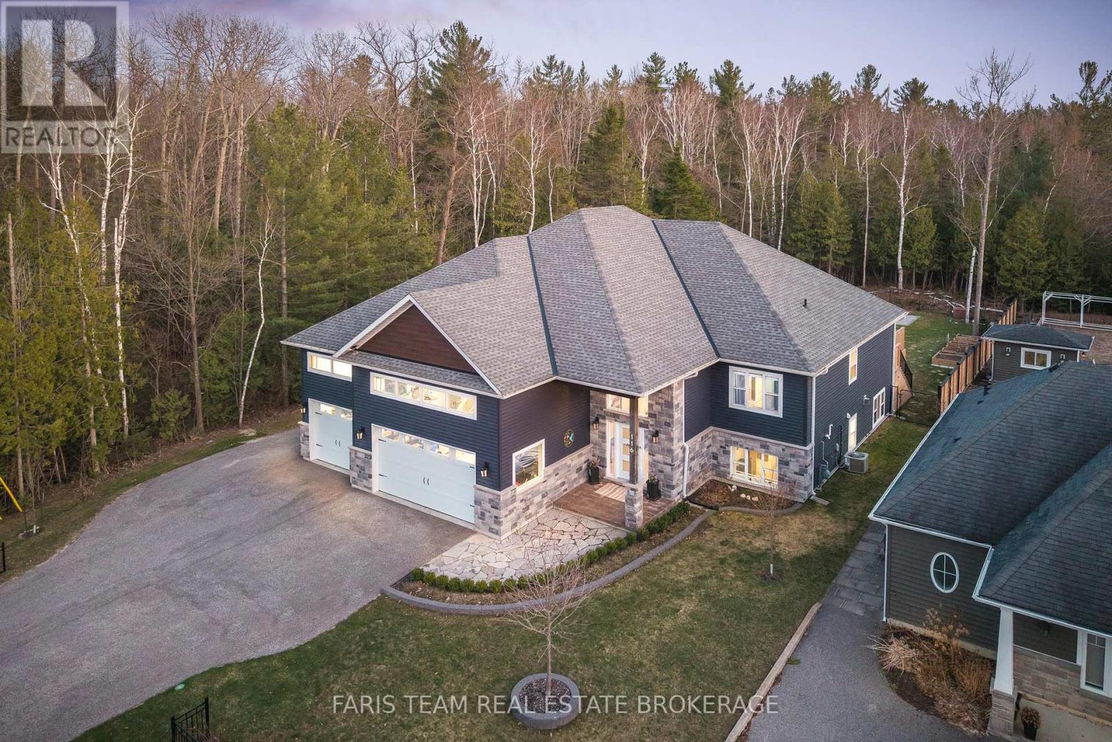 116 Mamie Avenue, Wasaga Beach, Ontario  L9Z 2P6 - Photo 1 - S13074536