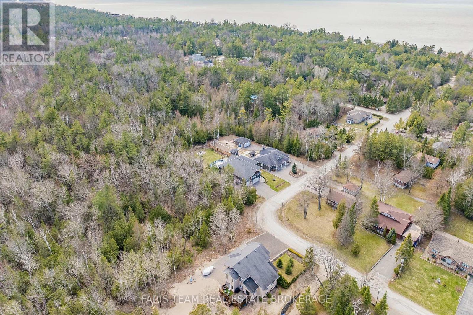 116 Mamie Avenue, Wasaga Beach, Ontario  L9Z 2P6 - Photo 45 - S13074536