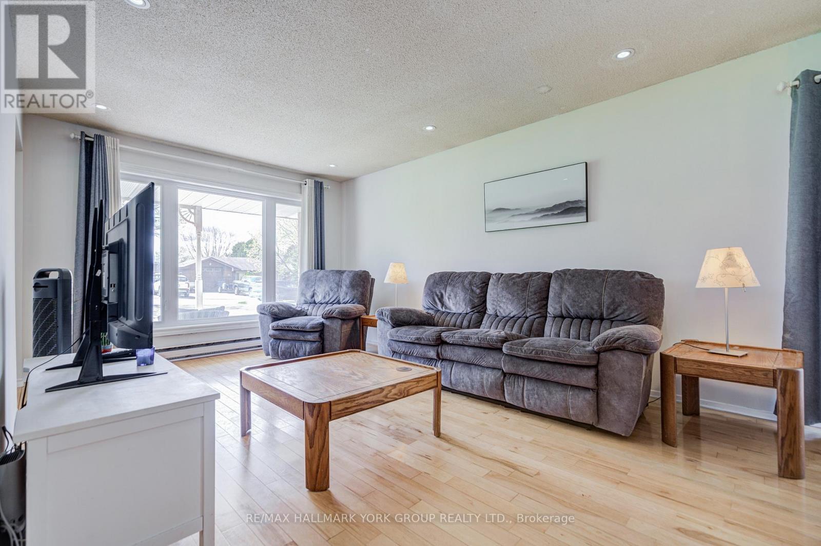 184 Olive Street, East Gwillimbury, Ontario  L9N 1M3 - Photo 7 - N13074566