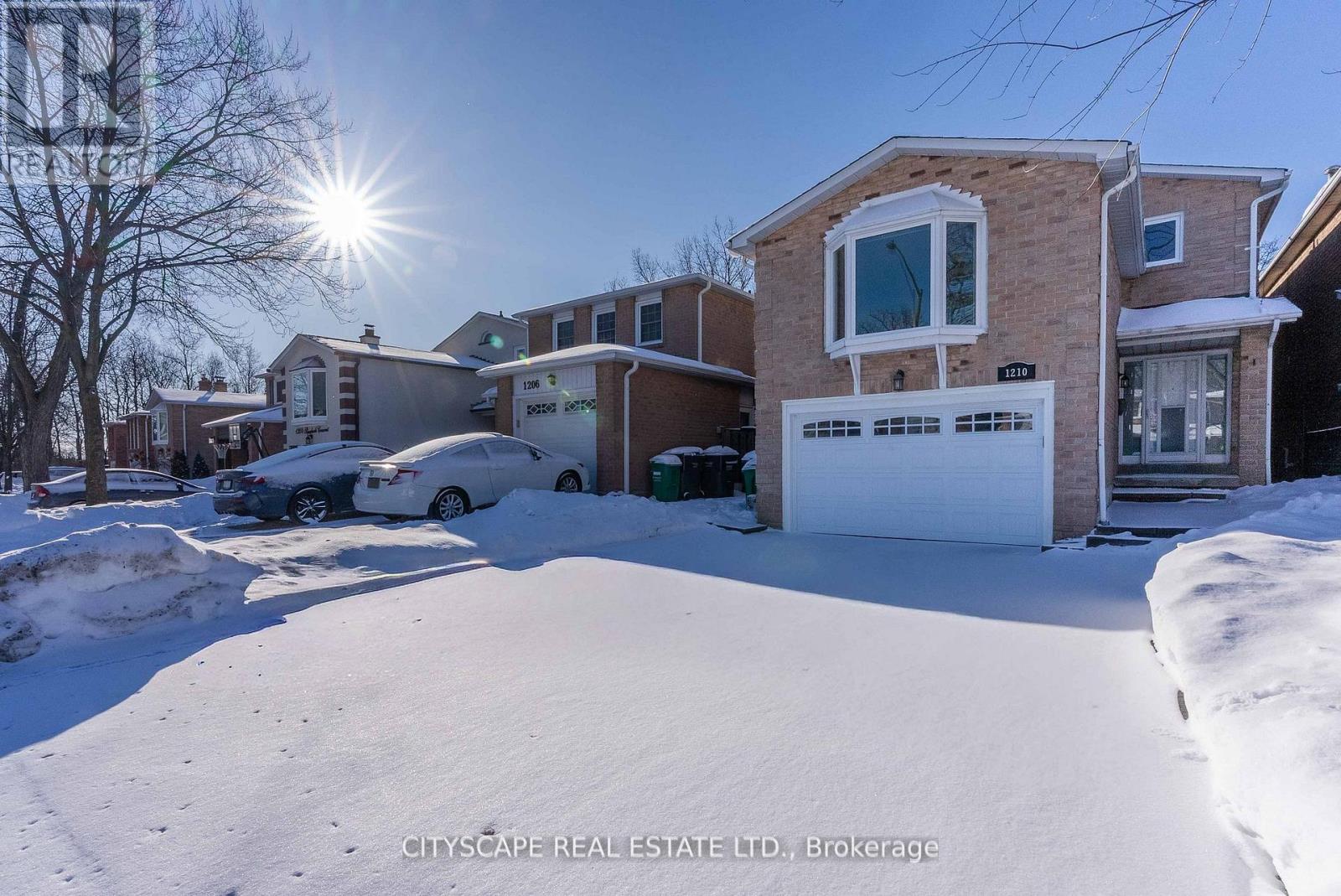 1210 Shagbark Crescent, Mississauga, Ontario  L5C 3P3 - Photo 4 - W13074614