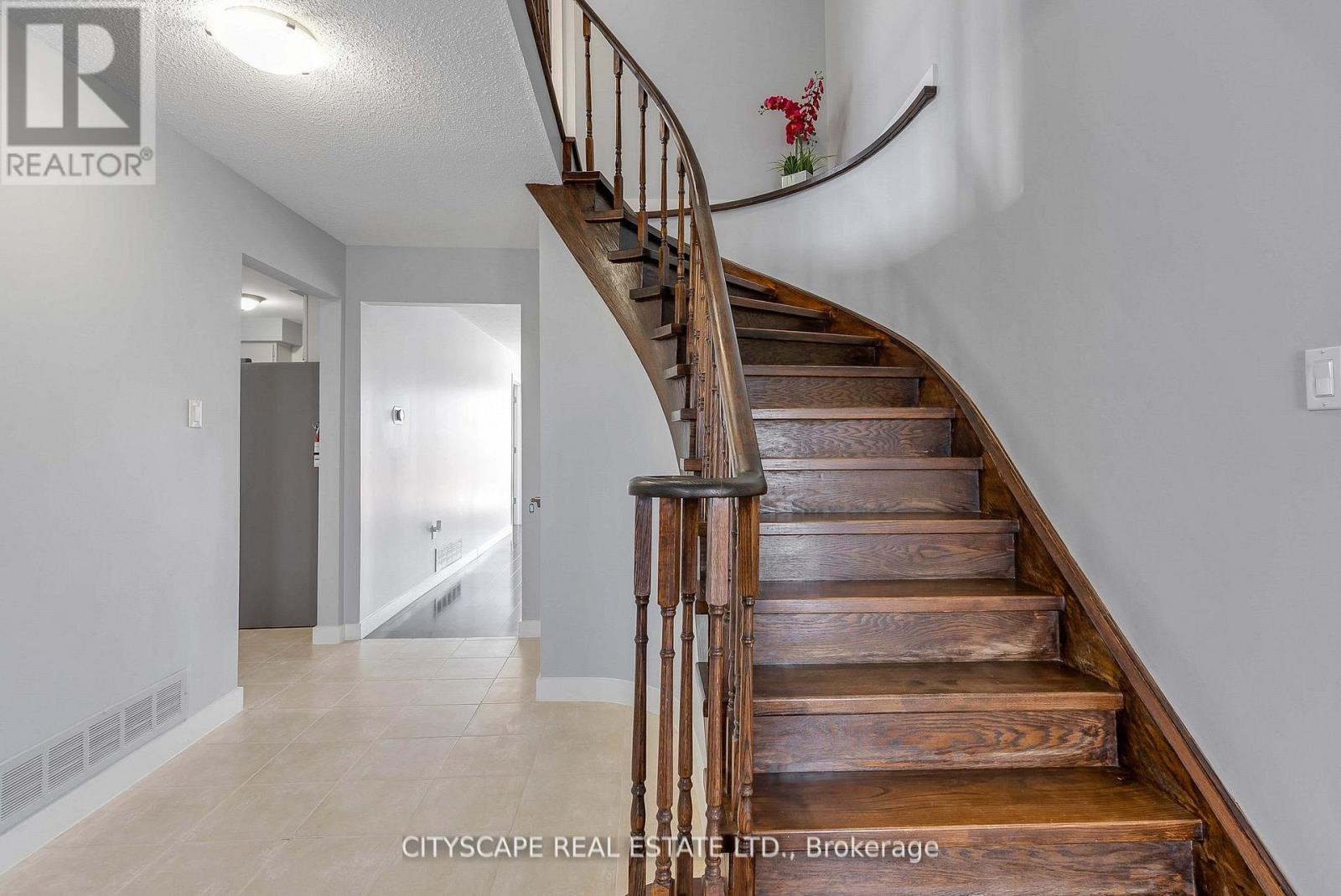 1210 Shagbark Crescent, Mississauga, Ontario  L5C 3P3 - Photo 8 - W13074614