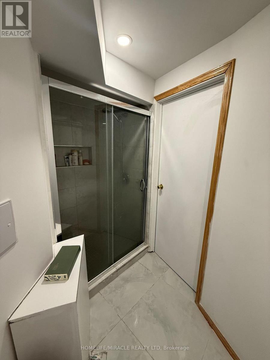 144 Sandyshores Drive W, Brampton, Ontario  L6R 2M3 - Photo 21 - W13074618