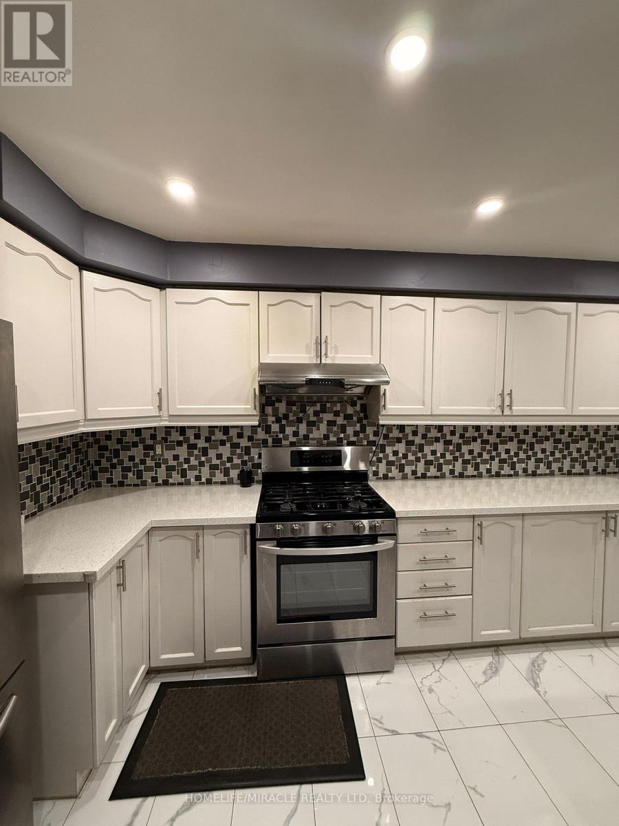 144 Sandyshores Drive W, Brampton, Ontario  L6R 2M3 - Photo 4 - W13074618
