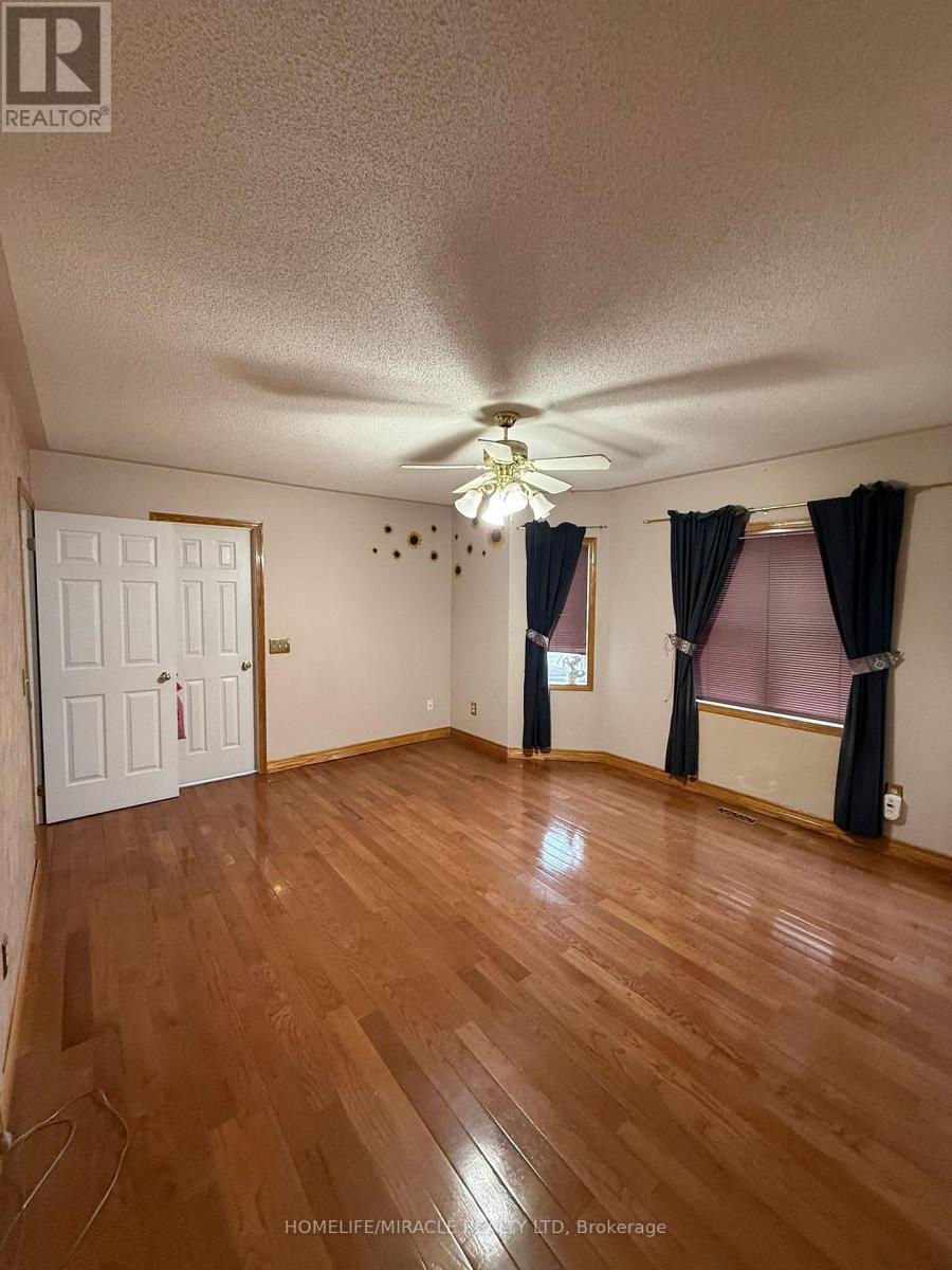 144 Sandyshores Drive W, Brampton, Ontario  L6R 2M3 - Photo 9 - W13074618