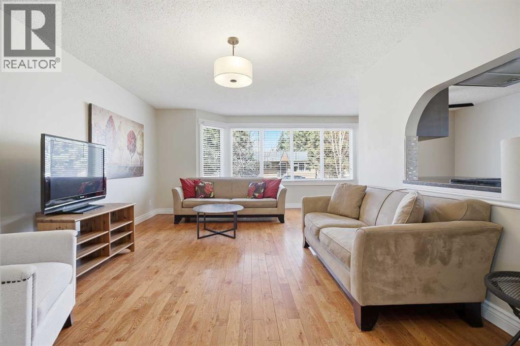 1523 110 Avenue SW, Calgary, Alberta  T2W 0E2 - Photo 5 - A2304946