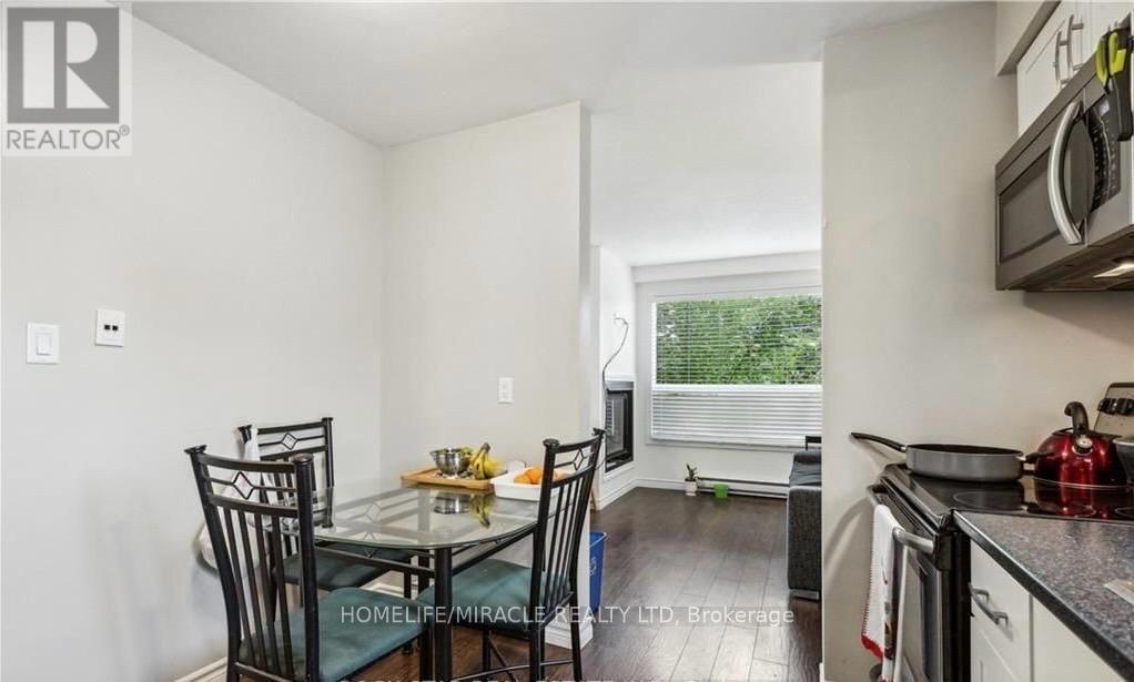 2 - 262 Patricia Avenue, Kitchener, Ontario  N2M 1J9 - Photo 4 - X13074612