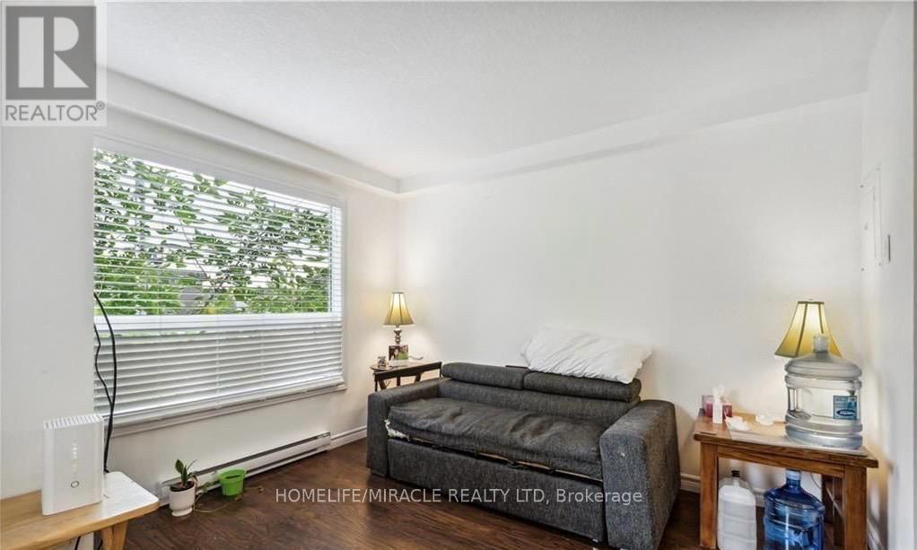 2 - 262 Patricia Avenue, Kitchener, Ontario  N2M 1J9 - Photo 5 - X13074612