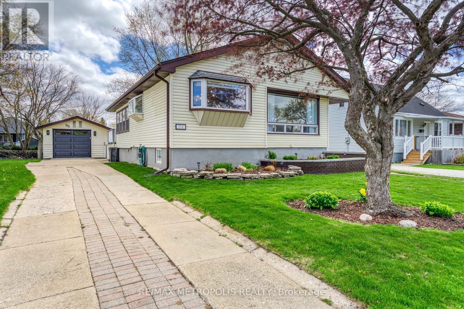 711 MICHIGAN AVENUE, Point Edward, Ontario