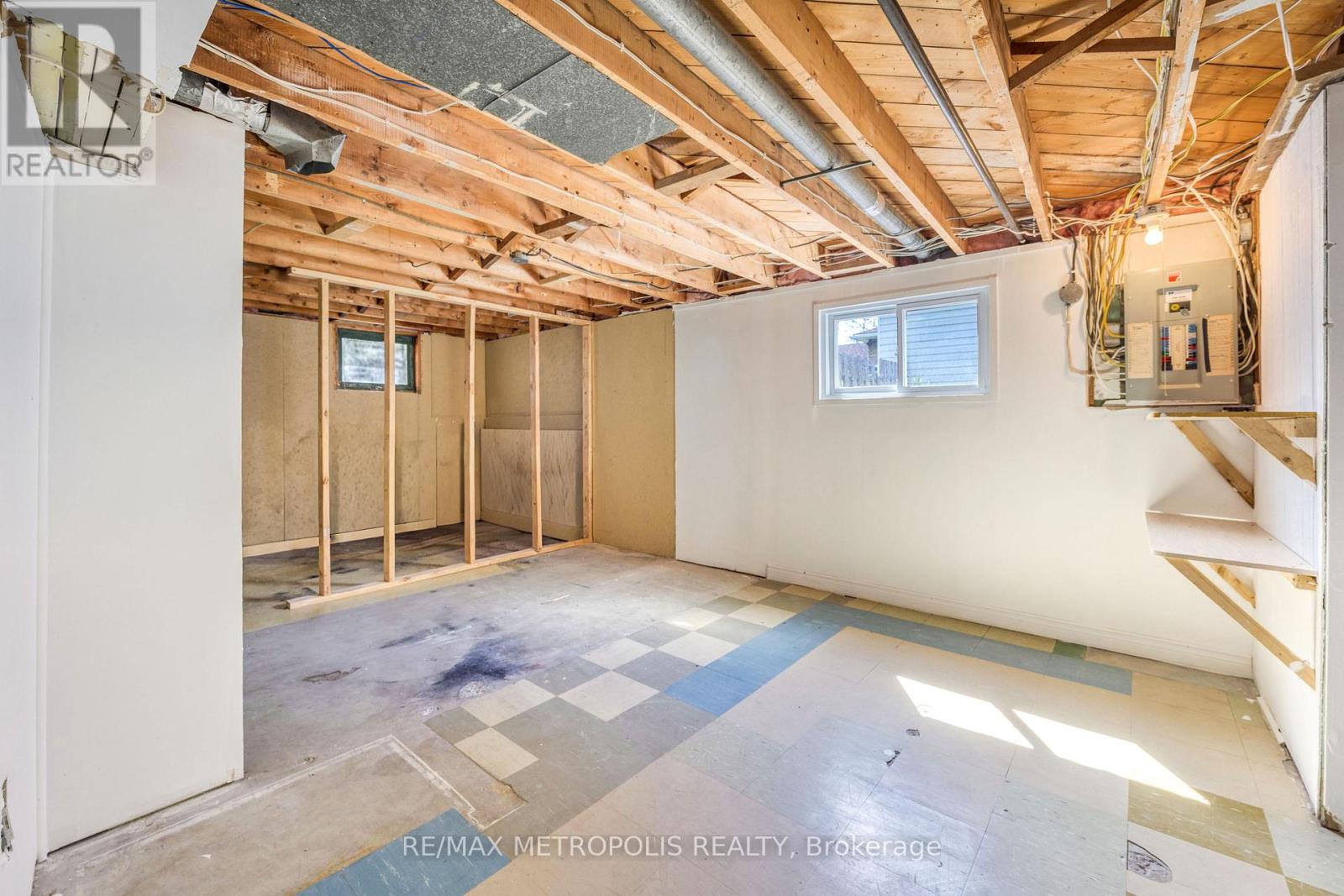 711 Michigan Avenue, Point Edward, Ontario  N7V 1G9 - Photo 24 - X13074624