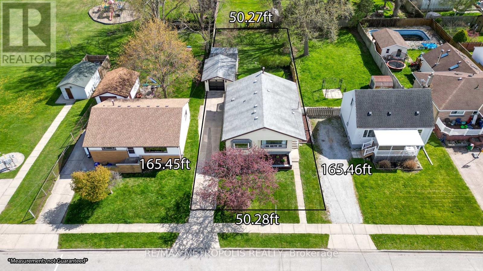 711 Michigan Avenue, Point Edward, Ontario  N7V 1G9 - Photo 3 - X13074624