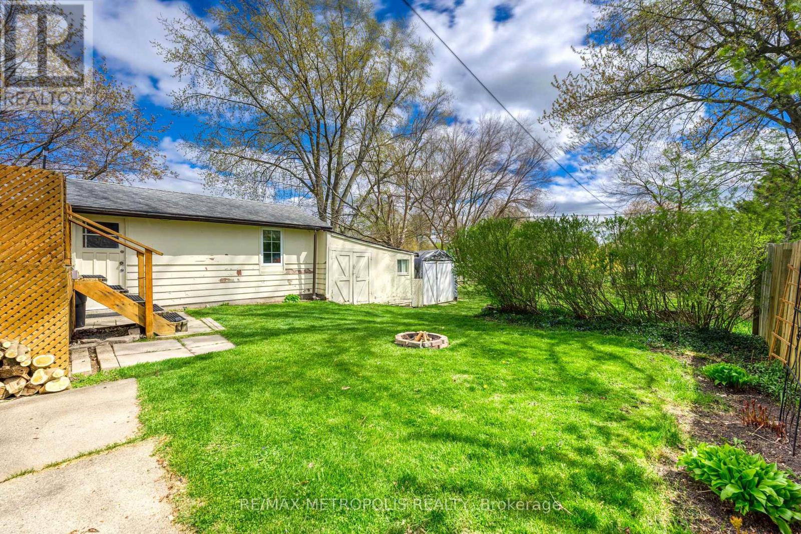 711 Michigan Avenue, Point Edward, Ontario  N7V 1G9 - Photo 30 - X13074624