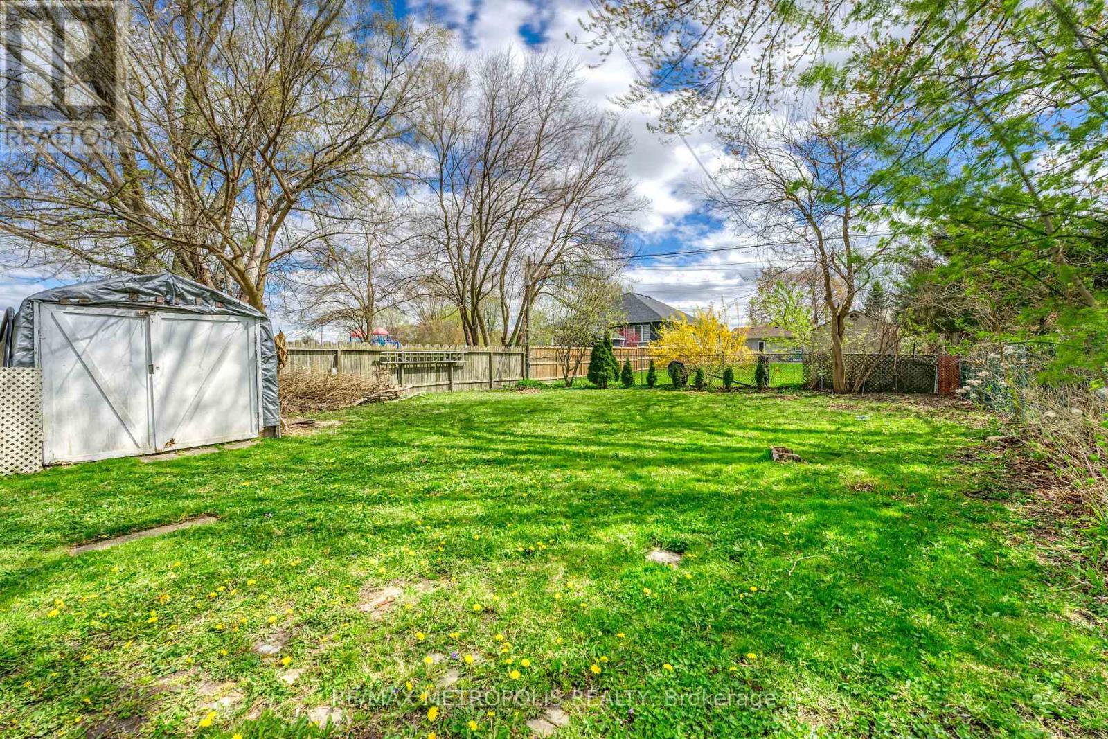 711 Michigan Avenue, Point Edward, Ontario  N7V 1G9 - Photo 31 - X13074624