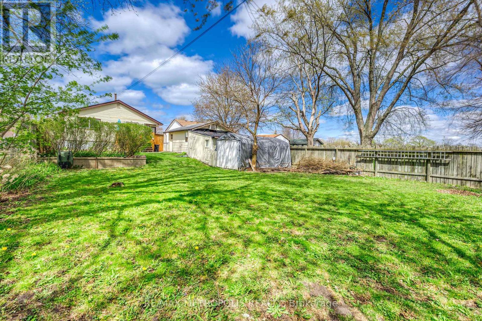 711 Michigan Avenue, Point Edward, Ontario  N7V 1G9 - Photo 32 - X13074624