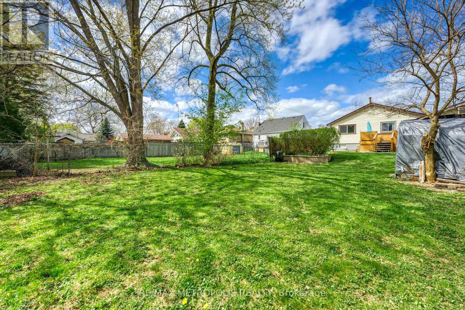 711 Michigan Avenue, Point Edward, Ontario  N7V 1G9 - Photo 33 - X13074624