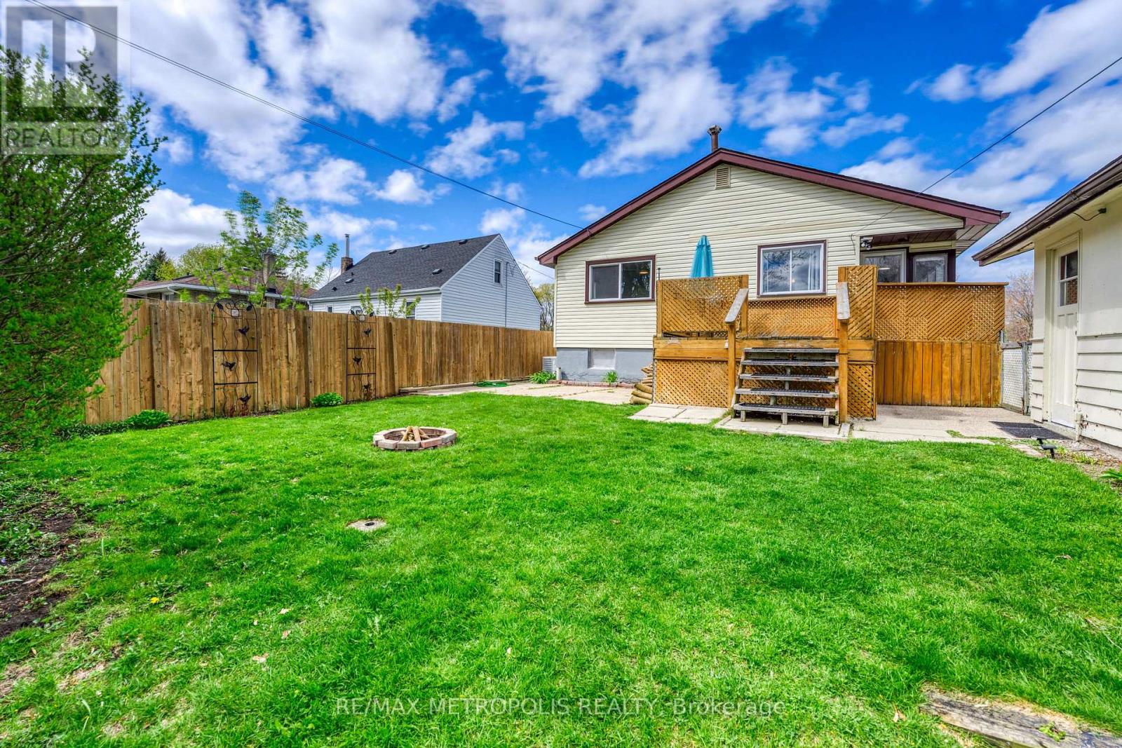 711 Michigan Avenue, Point Edward, Ontario  N7V 1G9 - Photo 34 - X13074624