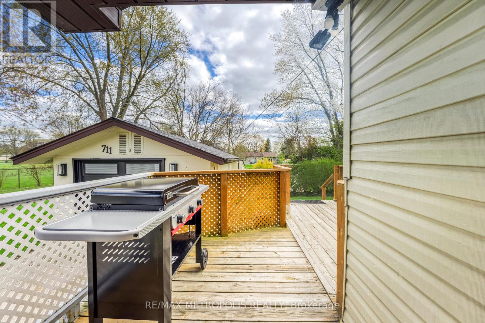 711 Michigan Avenue, Point Edward, Ontario  N7V 1G9 - Photo 38 - X13074624