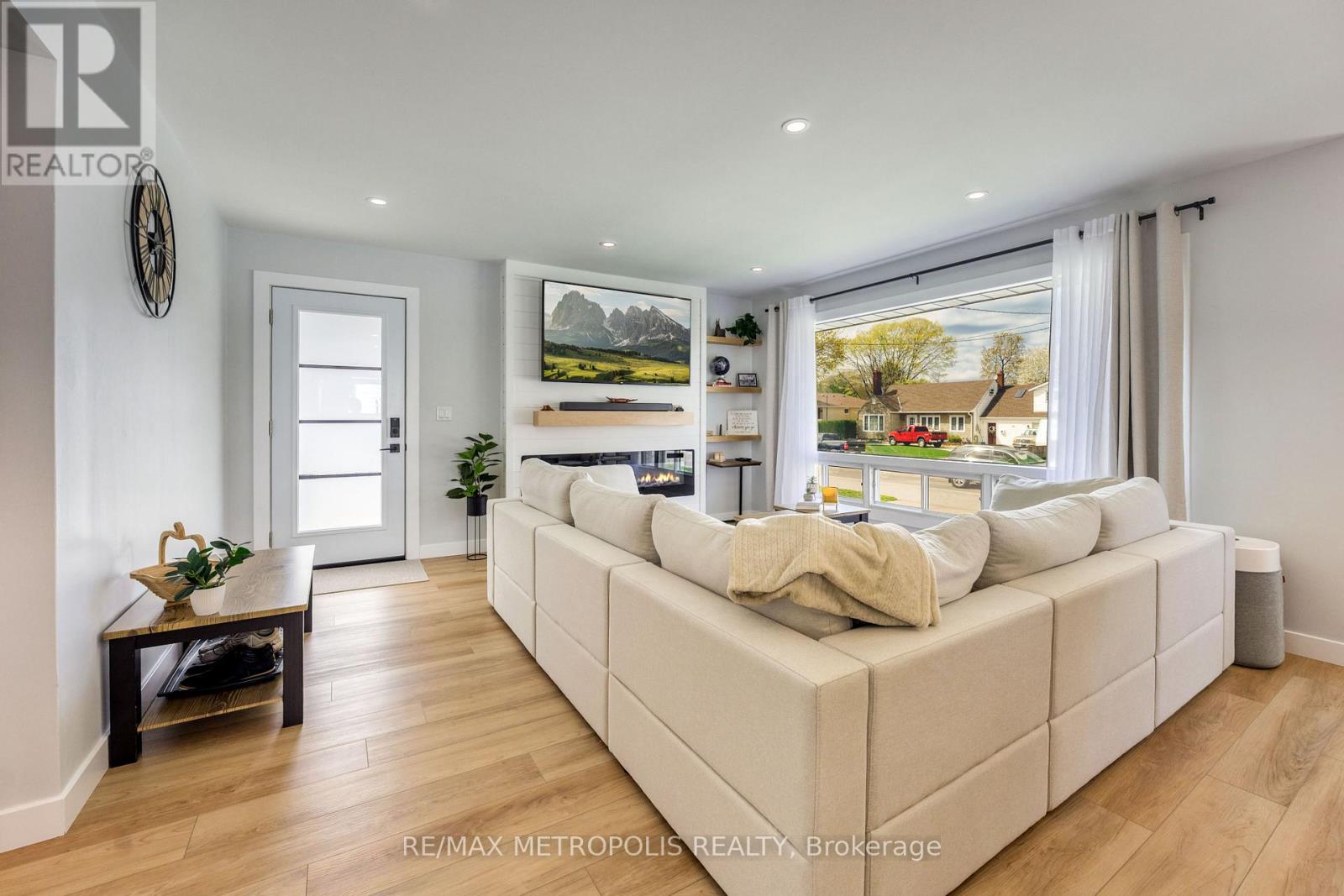 711 Michigan Avenue, Point Edward, Ontario  N7V 1G9 - Photo 4 - X13074624