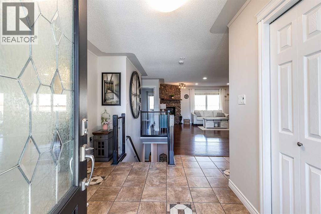 220 Ranchman Crescent Ne, Medicine Hat, Alberta  T1C 0E5 - Photo 3 - A2307249