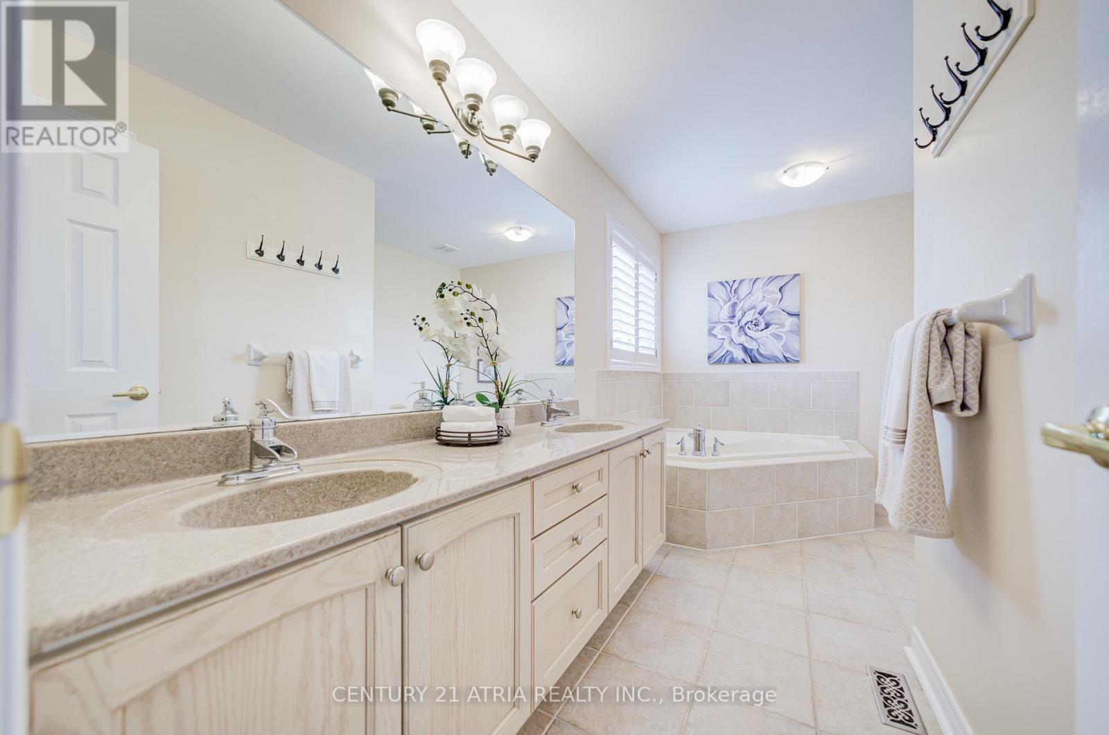 307 Castlemore Avenue, Markham, Ontario  L6C 2W8 - Photo 23 - N13068816