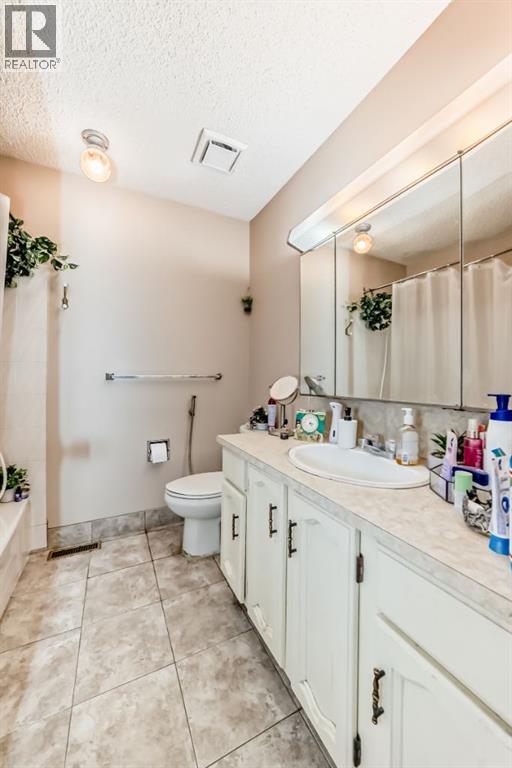 76 Edgewood Drive Nw, Calgary, Alberta  T3A 2T5 - Photo 8 - A2307262