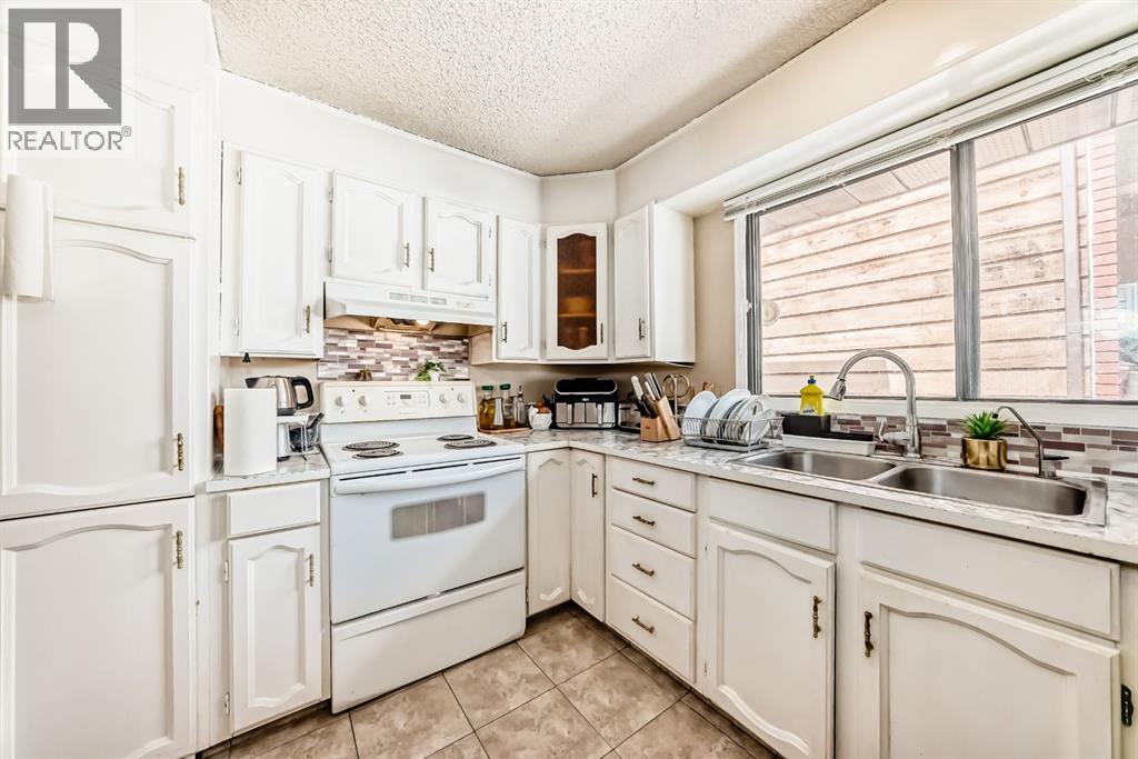 76 Edgewood Drive Nw, Calgary, Alberta  T3A 2T5 - Photo 6 - A2307262