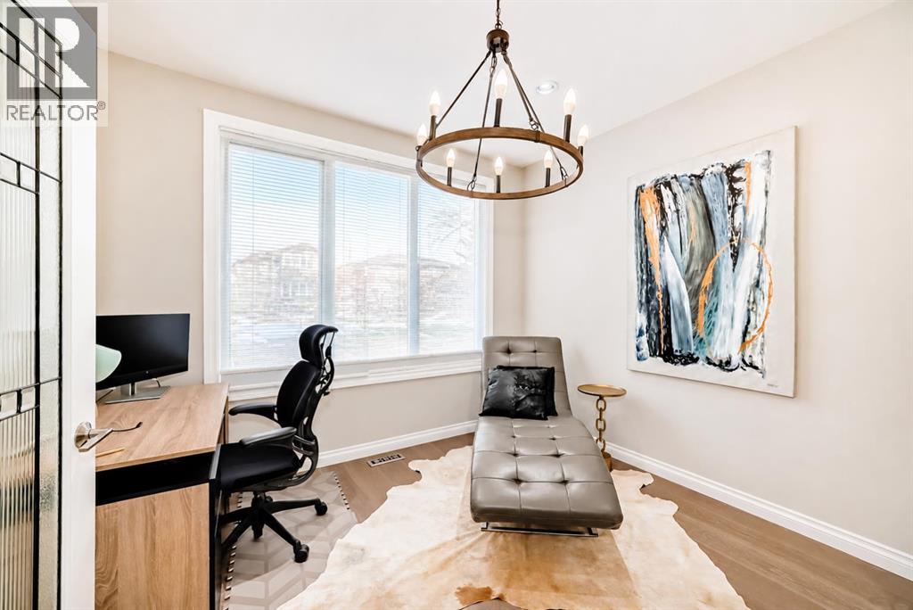 4627 83 Street NW, Calgary, Alberta  T3B 2R1 - Photo 6 - A2307324