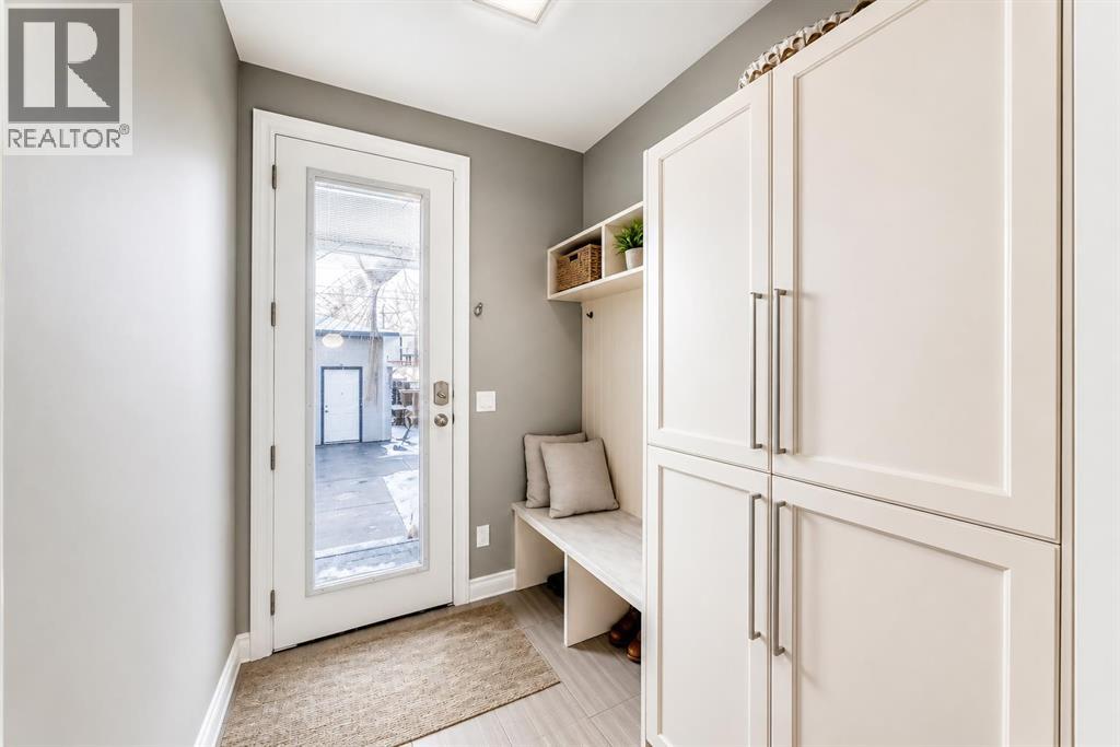 4627 83 Street NW, Calgary, Alberta  T3B 2R1 - Photo 13 - A2307324